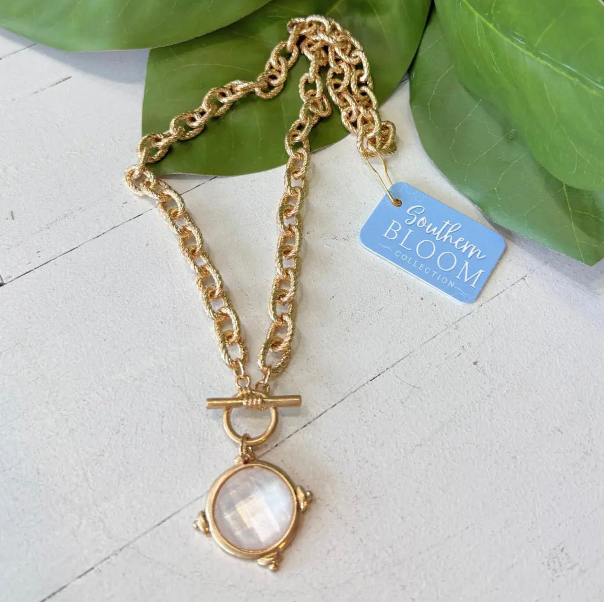 Belle Toggle Necklace - Cream