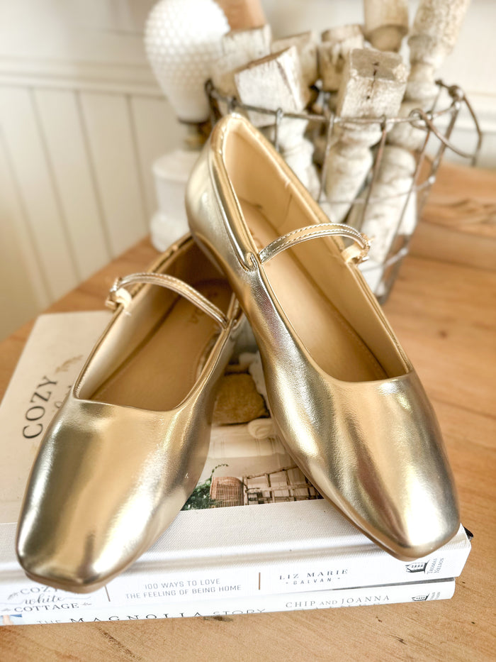 Shiny gold ballet flat 