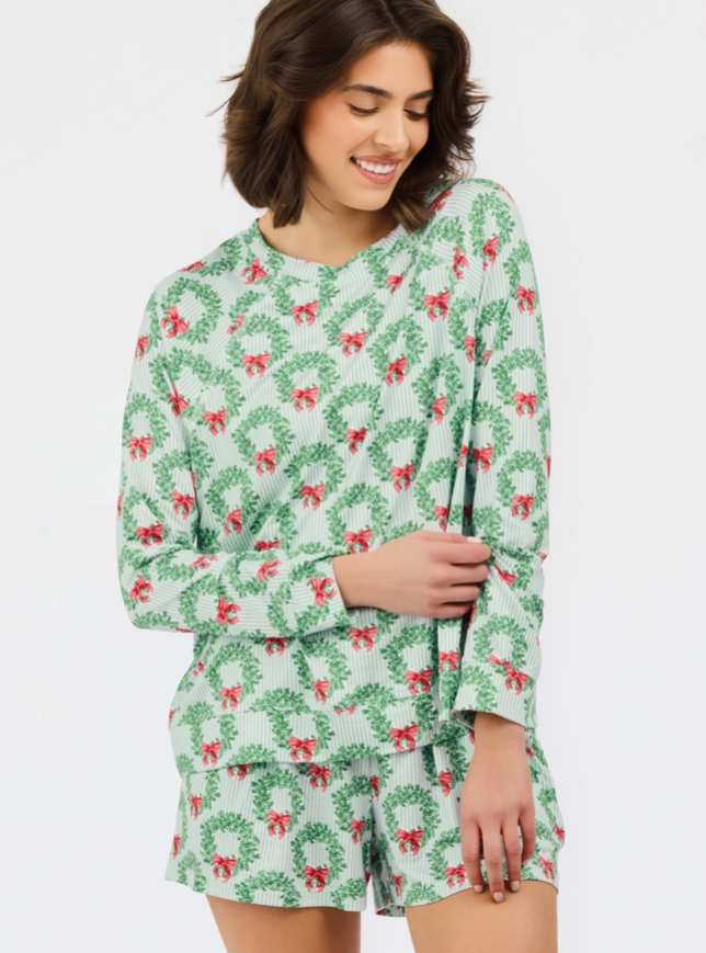 mary square wreath and ribbon pajama set 
long sleeve top and shorts