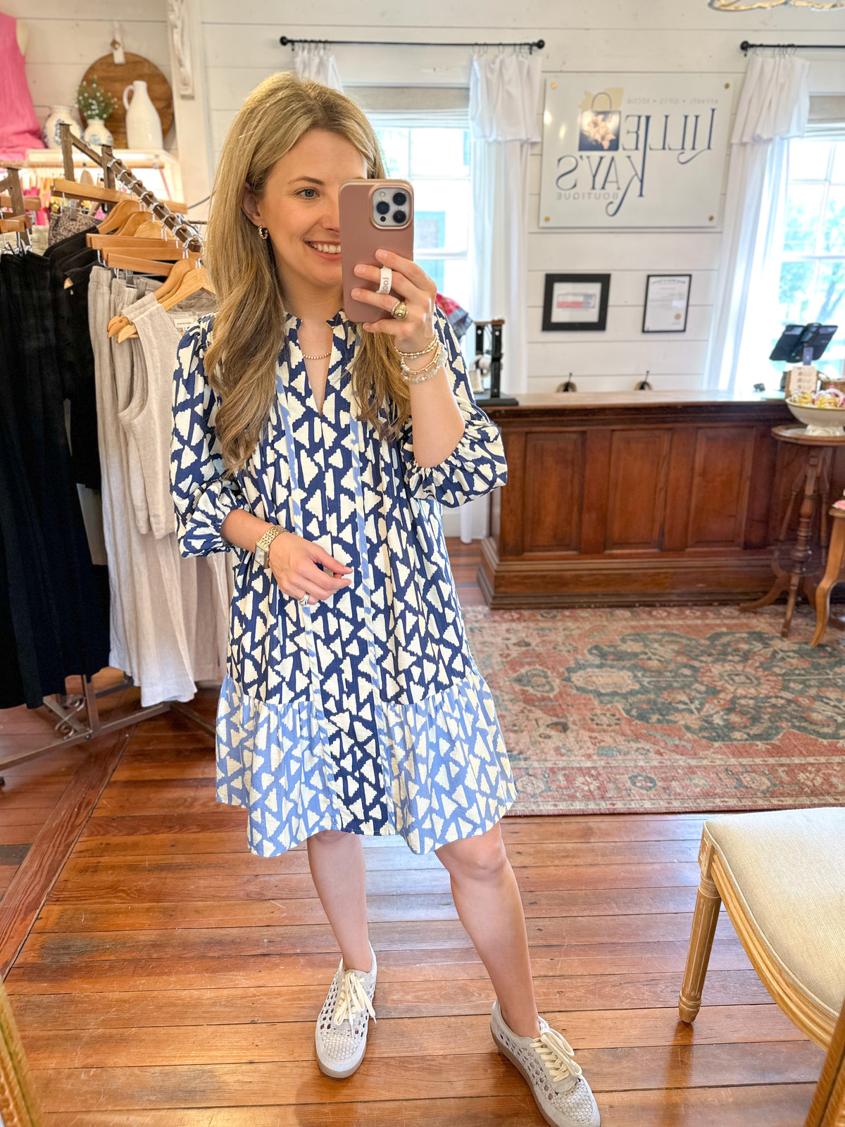 blue and offwhite print dress
3 quarter sleeves lined thml