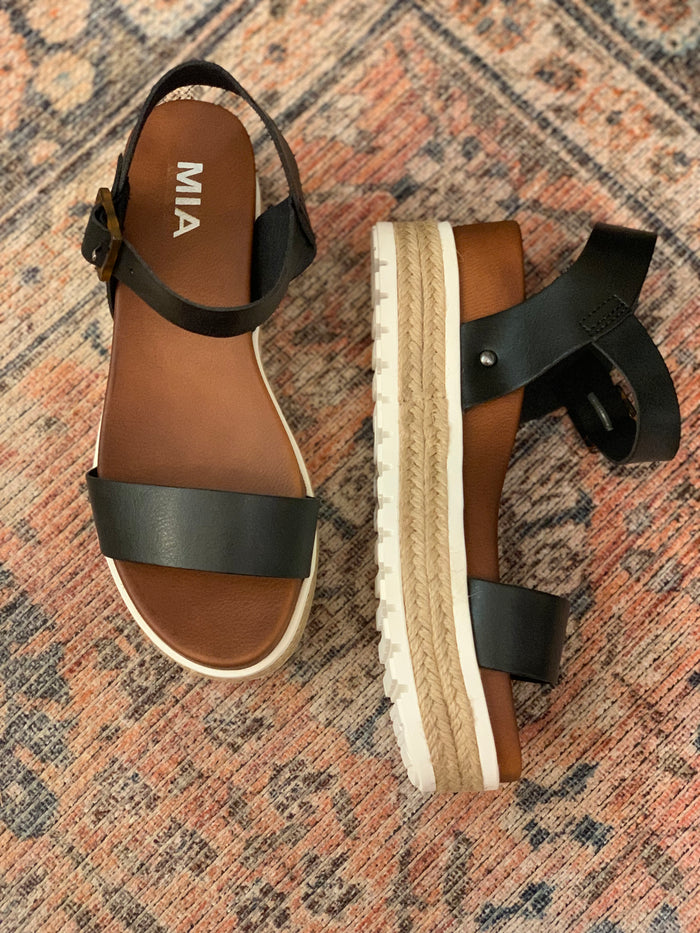 mia kiera wedge black